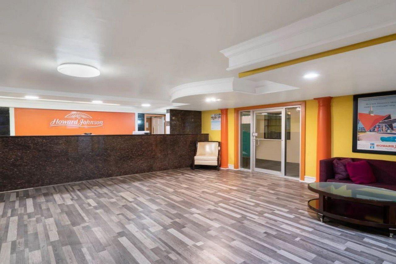 Howard Johnson By Wyndham Atlanta College Park Exterior photo
