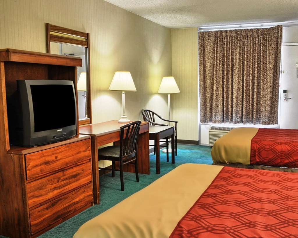 Howard Johnson By Wyndham Atlanta College Park Room photo
