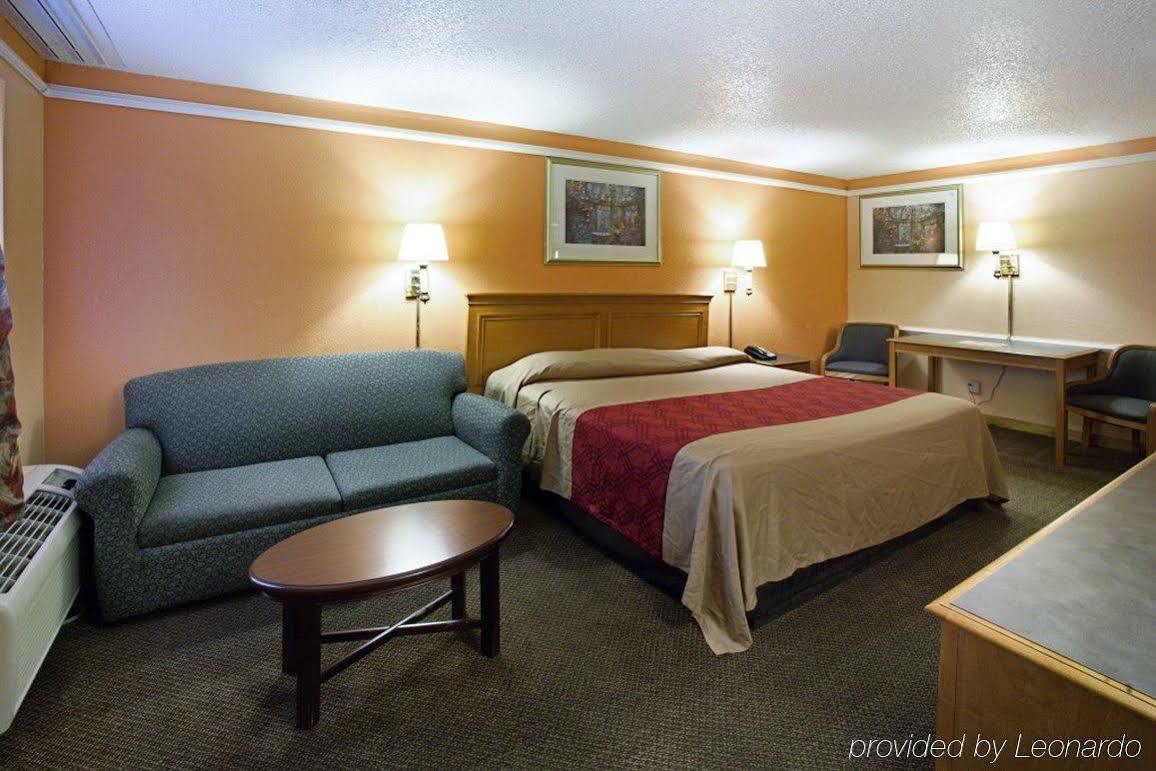 Howard Johnson By Wyndham Atlanta College Park Exterior photo