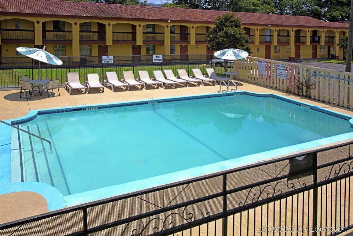 Howard Johnson By Wyndham Atlanta College Park Exterior photo