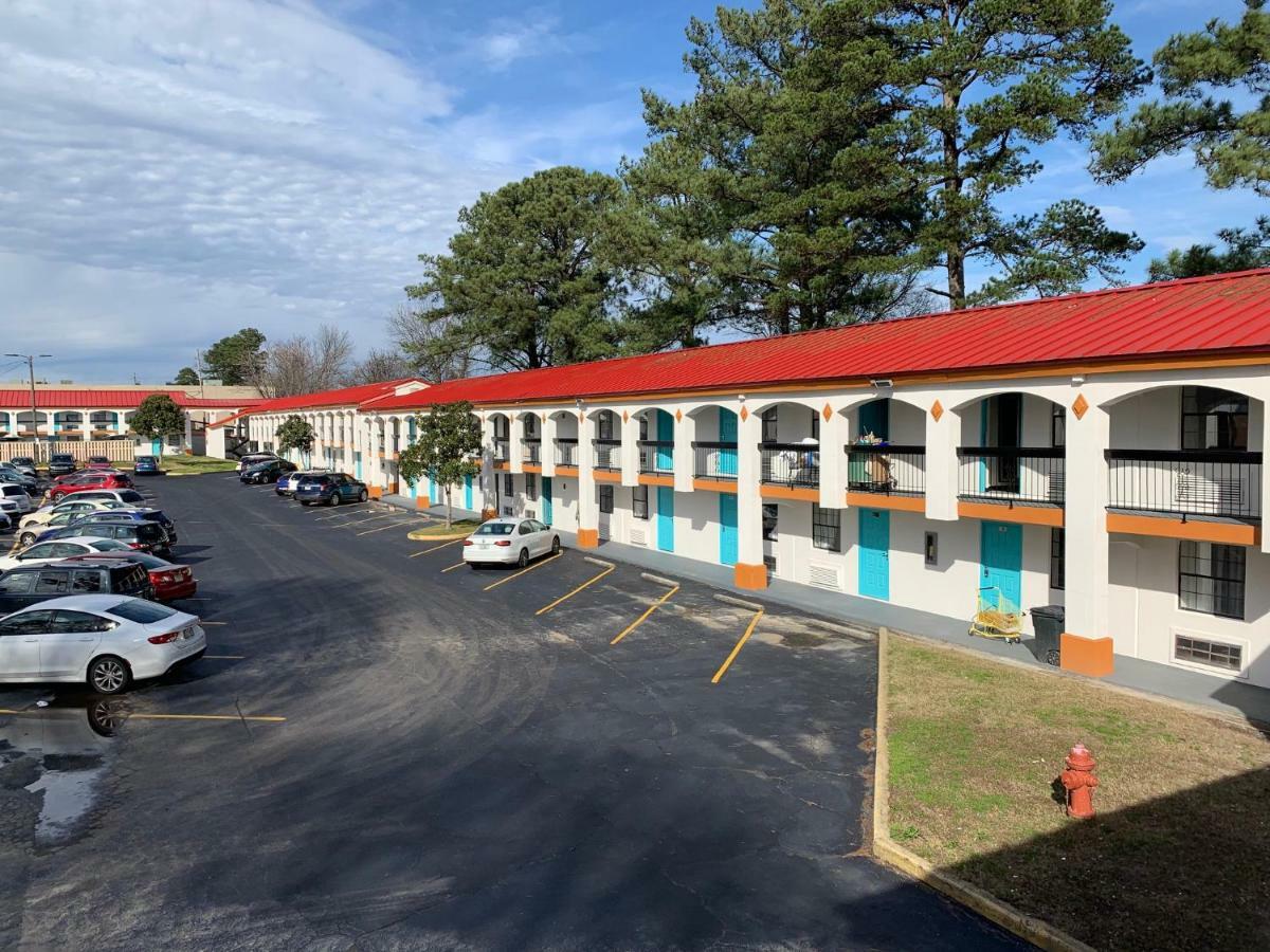 Howard Johnson By Wyndham Atlanta College Park Exterior photo